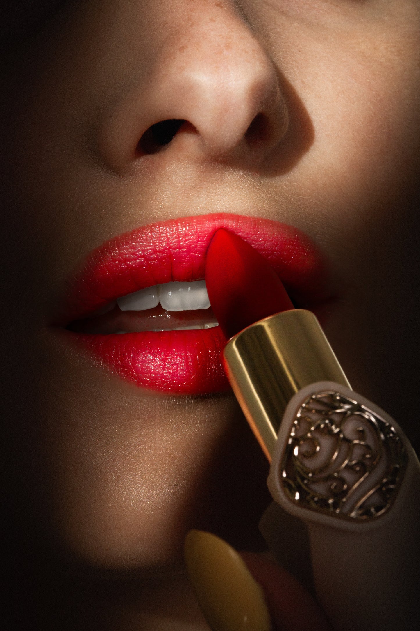 Ultra Luxury Plum Lipstick – White & Gold Edition ★ ★ ★ ★ ★